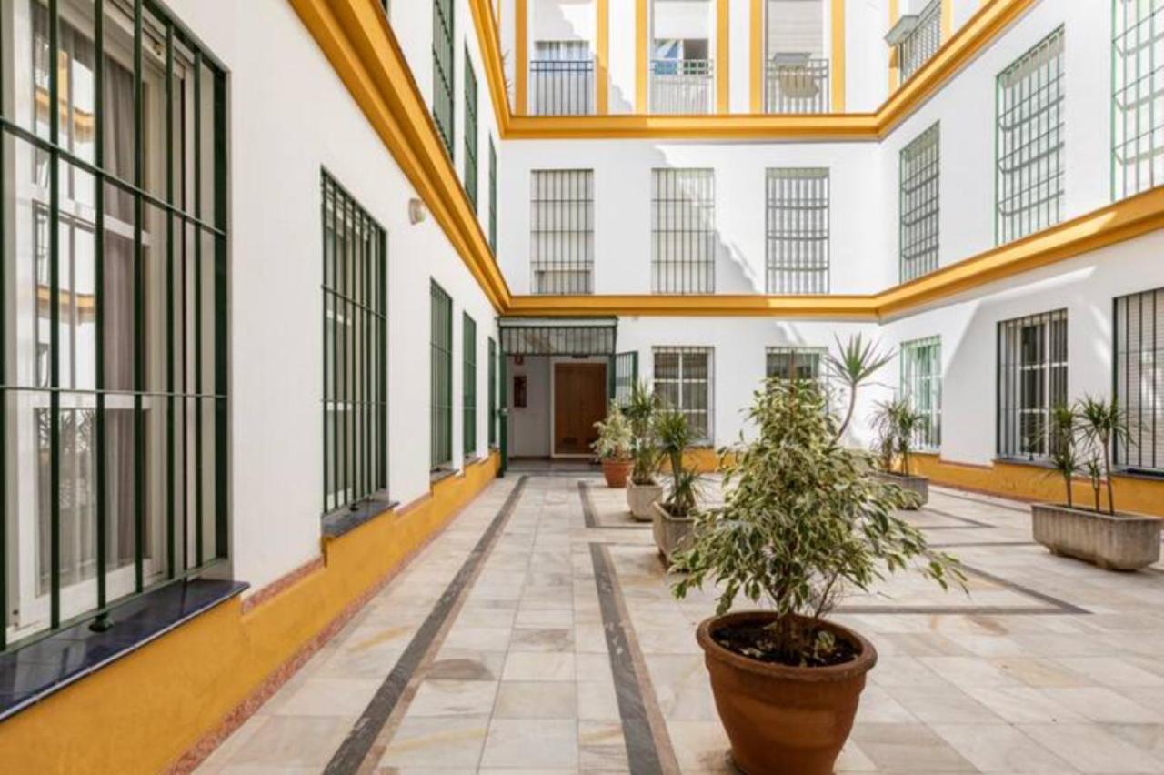 Azahar Metropol Parasol, Parking Gratis Para Coches Medianos Севилья Экстерьер фото